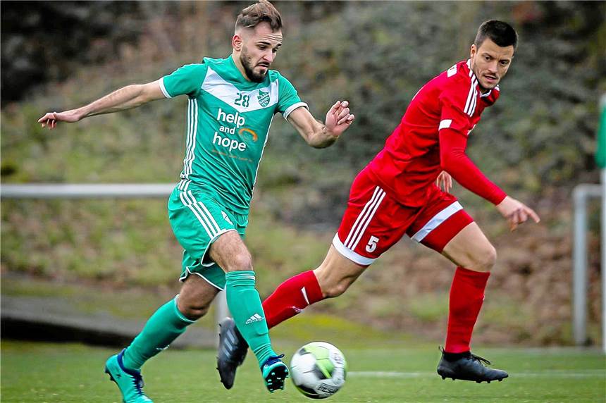 KF Sharri: Deshalb wechselt ein Westfalenliga-Spieler mit Niveau freiwillig in die A-Liga Santiliano Braja (l.) trägt jetzt nicht mehr das Trikot des BSV Schüren, sondern das des KF Sharri.