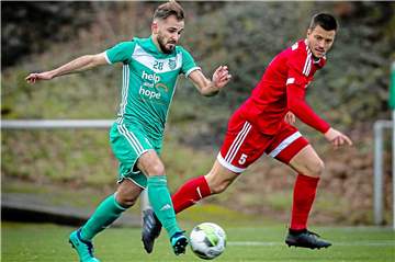 Santiliano Braja (l.) trägt jetzt nicht mehr das Trikot des BSV Schüren, sondern das des KF Sharri.