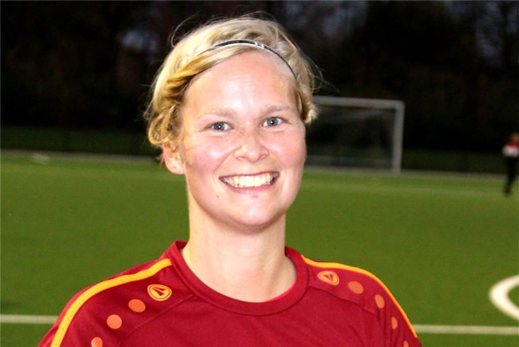 Premiere: Erste Spielerin aus Westfalen schießt ein Tor gegen die BVB-Frauen Sarah Jäger gelang ein Tor gegen Borussia Dortmund – ihrem Lieblingsverein.
