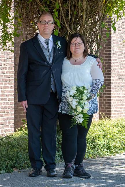 Sarah-Vanessa und Björn Dennis Leubner heiraten am Standesamt Sarah-Vanessa (geborene Reinehr) und Björn Dennis Leubner wollen sich in einer freien Trauung erneut das Ja-Wort geben.