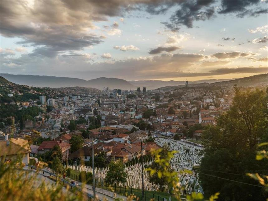 Erinnerung an den Krieg: Sarajevos "Tunnel des Lebens" Sarajevo ist die weltoffene Hauptstadt von Bosnien-Herzegowina. Seit dem Krieg wird sie hauptsächlich von bosnischen Muslimen bewohnt. Foto: Philipp Laage/dpa-tmn