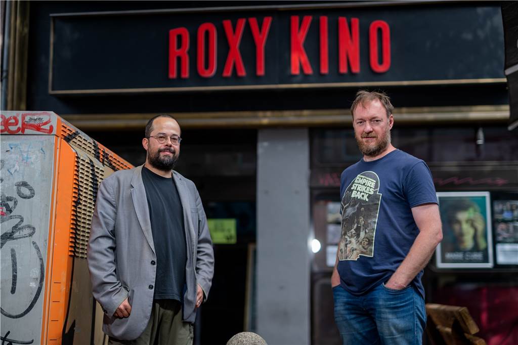 Ausgezeichnetes Programm: Drei Dortmunder Kinos erhalten NRW-Preis Sascha Kirchhoff (l.) und Holga Rosen vor dem ausgezeichneten Roxy Kino in Dortmund.