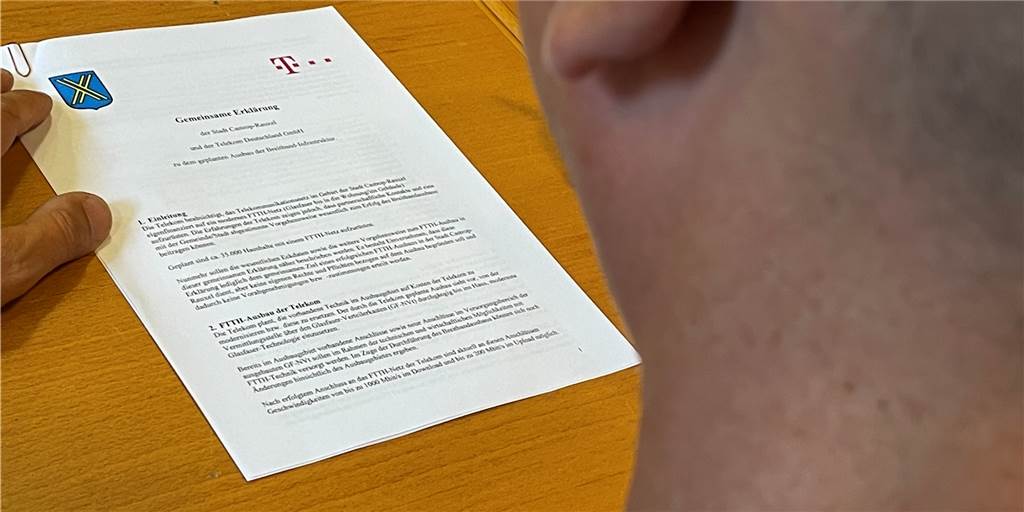 Eon oder Telekom: Es droht Zoff in Castrop-Rauxel rund um die Glasfaser Sascha Koch von der Telekom blickt auf die „Gemeinsame Erklärung“ der Stadt Castrop-Rauxel und der Telekom: Nach der Unterschrift der Stadt unter diese Vereinbarung kochte Nils Bettinger von der FDP.