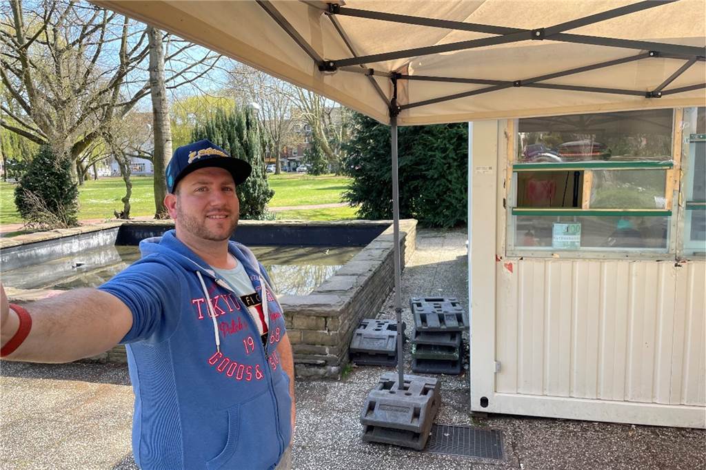 Corona-Tests kosten fast überall in Haltern: „Jede Menge Chaos“ Sascha Parras von der Teststelle im Galen-Park braucht jetzt weniger Personal.