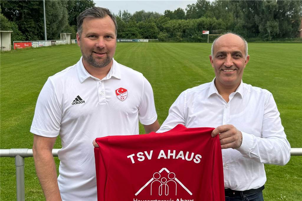 TSV Ahaus nimmt sofortigen Trainerwechsel vor Sascha Räder bei seiner Vorstellung mit dem Sportlichen Leiter, Ali Riza Günes