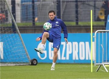 Sascha Riether steht bis Saisonende auf Schalke unter Vertrag.