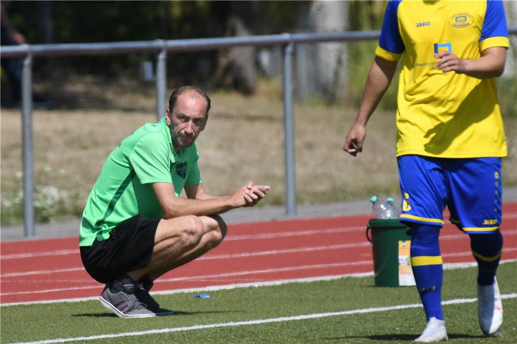 Castrop-Rauxeler Team bekommt für 6:1 keine Punkte - spielte Youngster auf Pass des Bruders? Sascha Schöner, Trainer von Eintracht Ickern II, musste eingestehen: „Ich habe einen A-Jugend-Spieler eingesetzt, dabei aber vergessen, dass dieser nur in unserer Ersten Mannschaft spielen darf.“