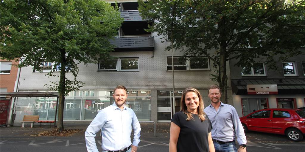 Kinder-Flohmarkt in der ehemaligen Filiale der Deutschen Bank Sascha Schubert, Alicja Schneider und Andreas Schulte planen einen Pop-Up-Flohmarkt in Schwerte.