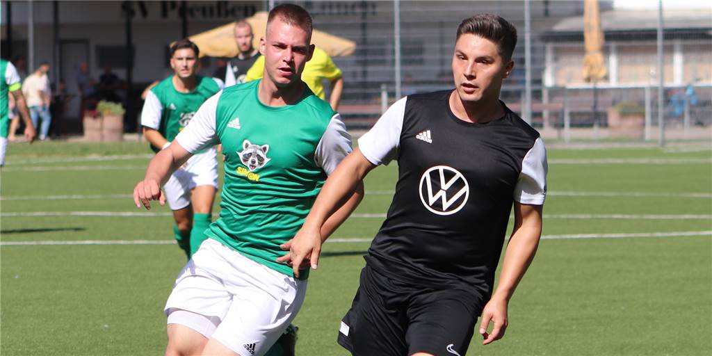 Lüner Torjäger-Kanone: Spitzengruppe schiebt sich immer weiter zusammen Sascha Umlandt (r.) vom SV Preußen Lünen ist aktuell der torgefährlichste Lüner Fußballer.