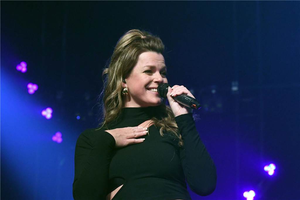 Saskia Leppin trat bei der Solidarfonds-Schlagerparty vor 2800 Fans in der Europahalle auf.