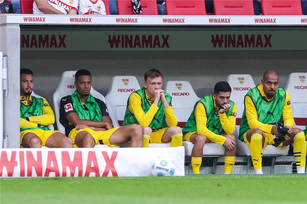 Situation um Maximilian Beier gibt Rätsel auf: 30-Millionen-Mann beim BVB nur auf der Bank Maximilian Beier sitzt neben Felix Nmecha und Yan Couto auf der Bank.