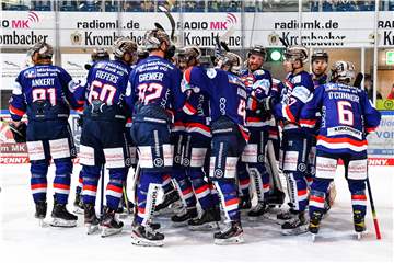 Sauerländer Playoff-Jubel: So freuten sich die Spieler der Iserlohn Roosters nach dem 3:0-Sieg gegen Ingolstadt. Am Dienstag steht in Berlin das erste Viertelfinalspiel auf dem Programm.