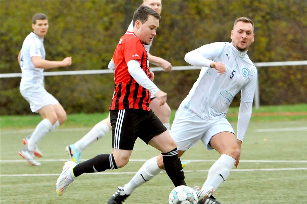 Fotostrecke zum Durchklicken: Viele Bilder vom Fußball, Handball und Futsal SC Hennen gewann das Spiel gegen ASSV Letmathe II mit 3:0.