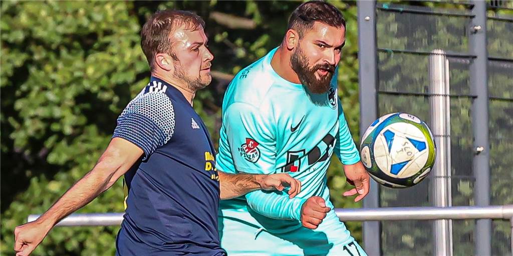 SC Osmanlispor schlägt SuS Oespel Kley: Zwei Doppelpacks sorgen für Sieg im Spitzenspiel Ein Spieler von Osmanlispor Dortmund flankt.