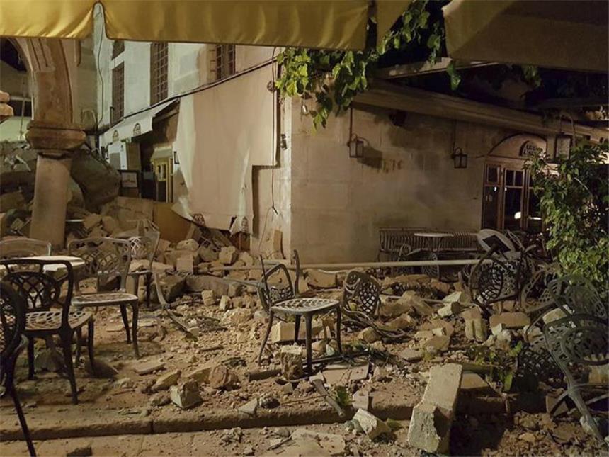 Seebeben vor Kos versetzt Urlauber in Angst Schäden an Gebäuden auf der griechischen Ägäisinsel Kos nach dem starken Erdbeben. Foto: Sander Van Deventer