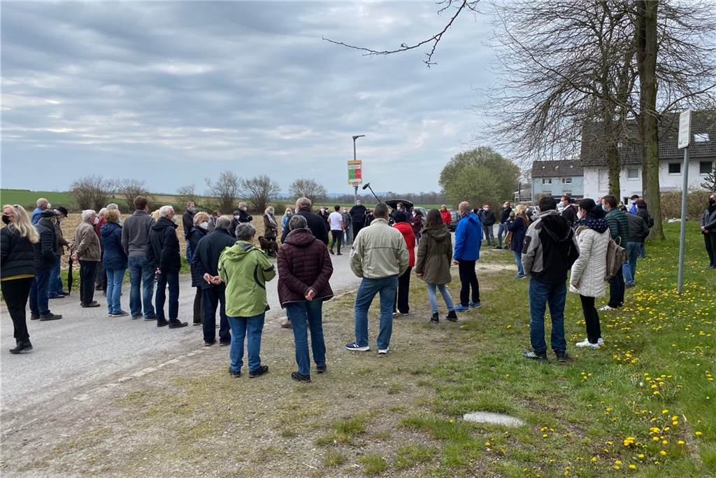 Neubau der Fleitmann-Schule am Großen Feld? „Das wäre eine Katastrophe“ Schätzungsweise kamen am Sonntag (18.4.) mehr als 50 Schwerter zusammen, um die Meinung der Bürgerinitiative zu hören.