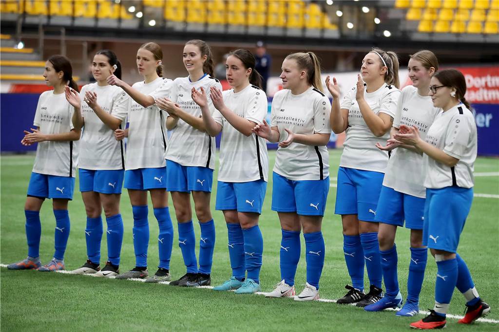 Die Spielerinnen des TuS Esborn bei der Hallenstadtmeisterschaft der Frauen.