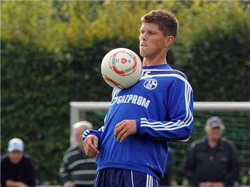 Schalke hofft auf die Tore seines neuen Stürmers Klaas-Jan Huntelaar.