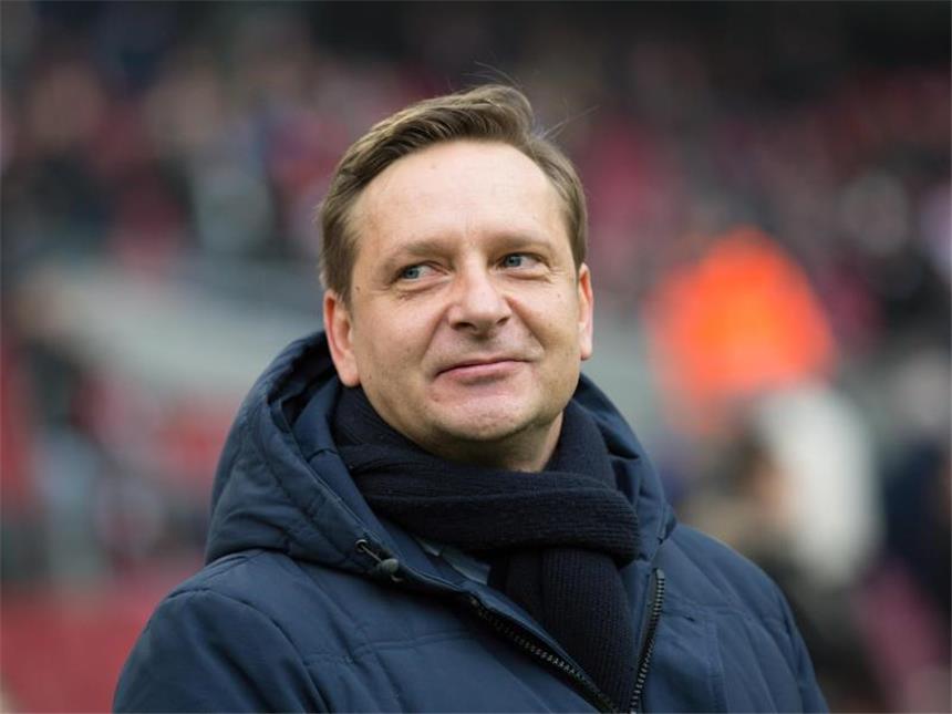 Heldt nimmt Schalke-Boss Tönnies in Schutz Schalke-Manager Horst Heldt verteidigt seinen noch aktuellen Klub.