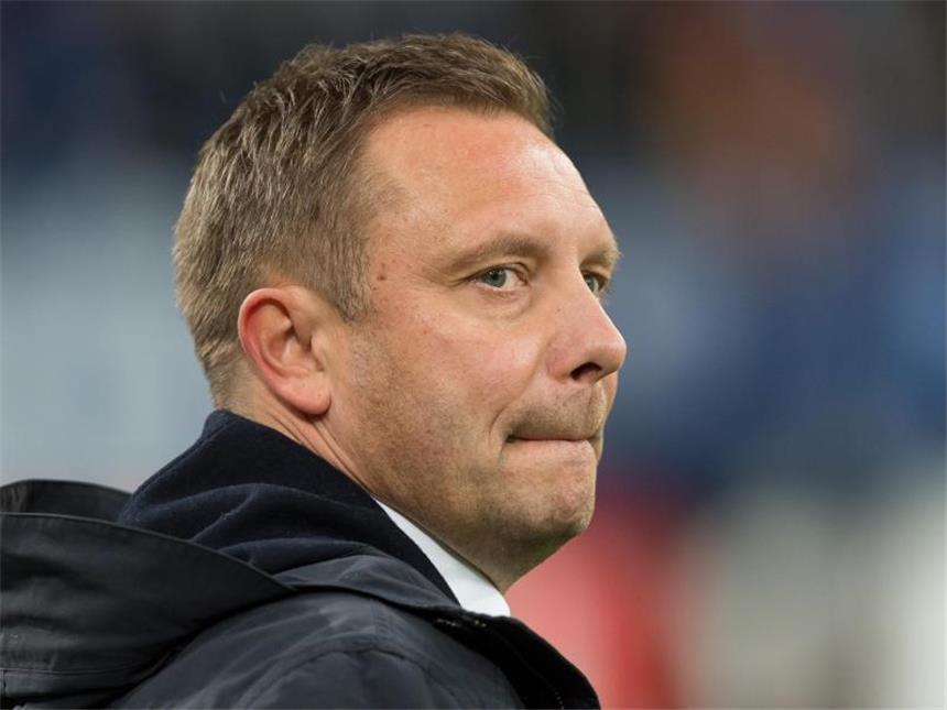 Breitenreiter: "Wichtiges Spiel gegen Konkurrenten" Schalke-Trainer Andre Breitenreiter trifft am Samstag mit dem S04 auf Bayer 04 Leverkusen.