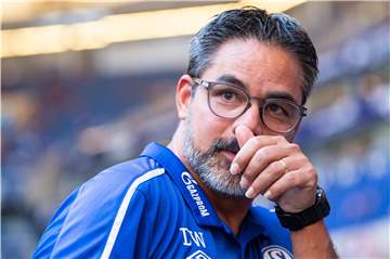 Schalke-Trainer David Wagner konnte mit der Niederlage gegen Viktoria Köln nicht zufrieden sein.