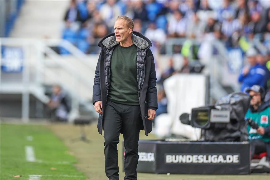 Schalke klammert sich ans Spiel gegen St. Pauli Schalkes Trainer Karel Geraerts