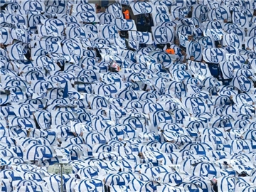 Schalke twitterte nach den Explosionen: "In solchen Momenten hält man im Revier fest zusammen." Foto: Guido Kirchner