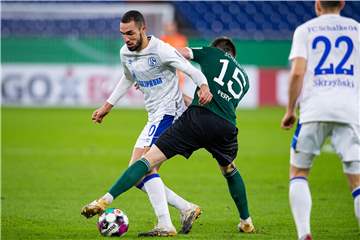 Schalke würde Nabil Bentaleb (l.) liebend gern in der Winterpause abgeben.