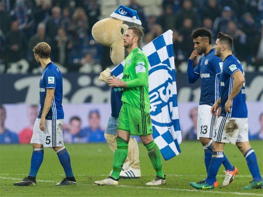 "Fußball ist hart" - Frust auf Schalke nach 0:1 Schalke wurde für seine Leistung gegen Leverkusen nicht belohnt. Foto: Guido Kirchner