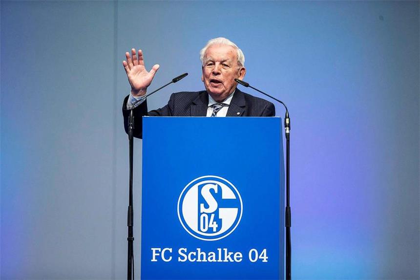 Schalkes Ehrenpräsident Gerd Rehberg ist in Sorge.