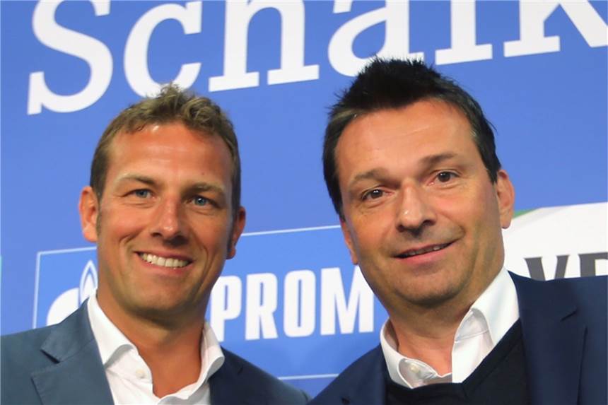 Gegen die Reflexe: Treue zum Trainer schärft Jochen Schneiders Profil Schalkes Ex-Trainer Markus Weinzierl (l.) mit Ex-Manager Christian Heidel: Ablösesumme an den FC Augsburg bezahlt.