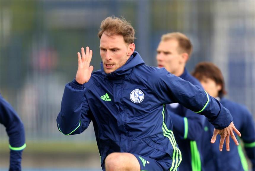 Quartett muss passen - Kapitän wieder dabei Schalkes Kapitän Benedikt Höwedes stand am Mittwoch wieder auf dem Trainingsplatz.