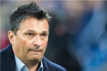 Schalkes Manager Christian Heidel wehrt sich gegen die Vorwürfe von Max Meyer.