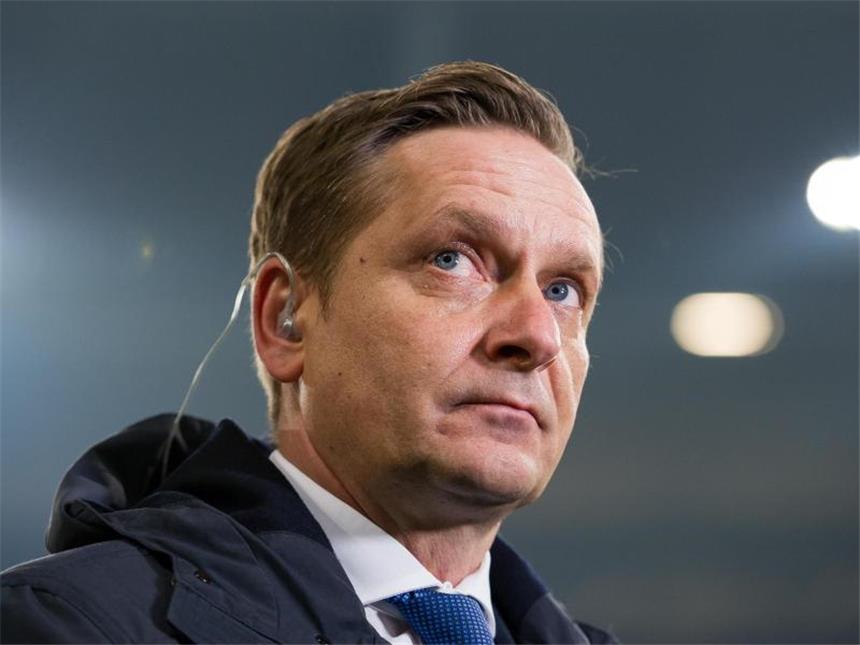 Schalke-Manager Heldt trifft Nachfolger Heidel Schalkes Manager Horst Heldt hat sich am Freitag mit seinem Nachfolger Christian Heidel getroffen.