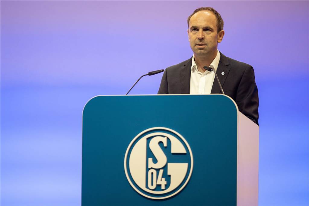 Schalkes Mitgliederversammlung im Liveticker: Abbruch um 15.09 Uhr Schalkes Marketingvorstand Alexander Jobst bei seiner letzten Rede.