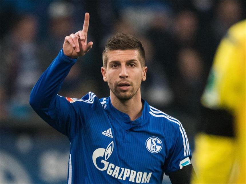 Intensives S04-Training - Nastasic vor Comeback? Schalkes Matija Nastasic ist von Coach André Breitenreiter begeistert. Foto: Bernd Thissen