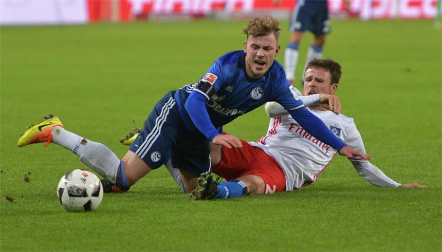 DFB-Pokal: Meyer erwartet "kleinen Hexenkessel" Schalkes Max Meyer trainierte unter der Woche nur reduziert. Sein Einsatz gegen den HSV ist fraglich.