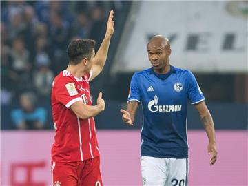 Schalkes Naldo (r.) erlebte in seiner Profi-Laufbahn bisher fünf Trainer. Für Domenico Tedesco hat er viele lobende Worte.