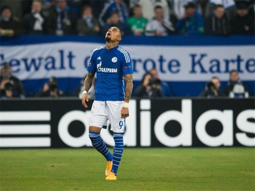 Schalke-Blamage gegen Chelsea - Heldt: «Nicht akzeptabel» Schalkes Star Kevin-Prince Boateng war sichtlich genervt. Foto: Bernd Thissen