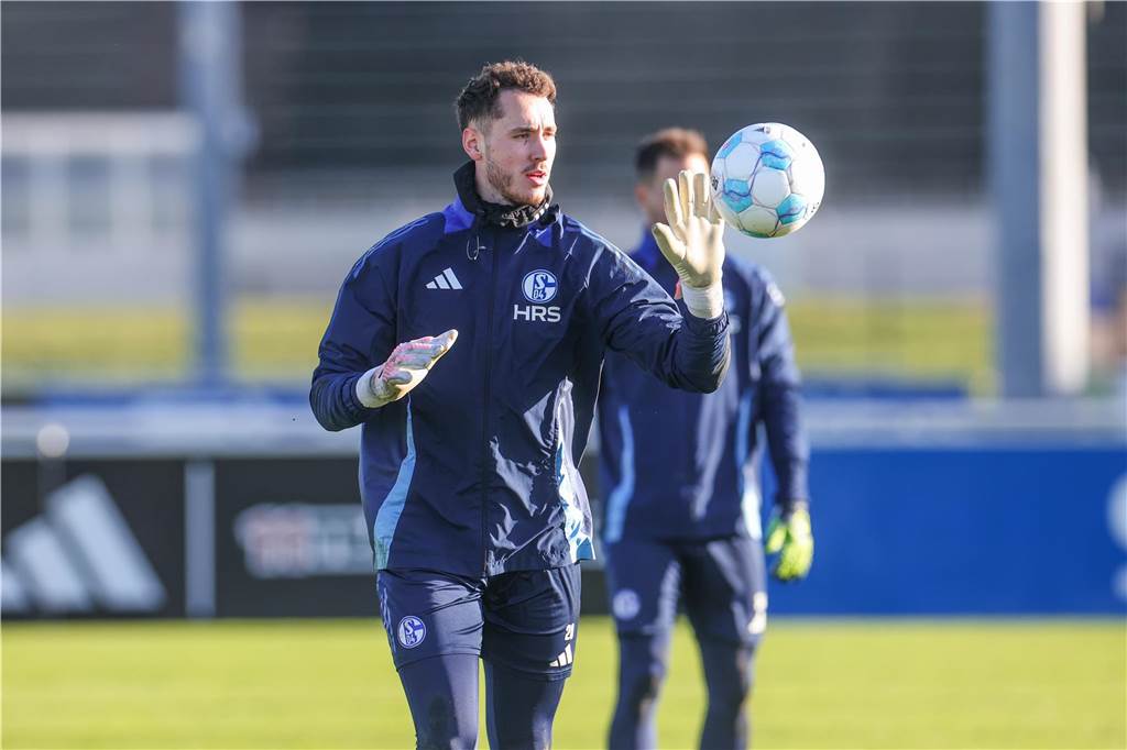 Schalke-Trainer mit Appell an die Fans Justin Heekeren, Schalke 04