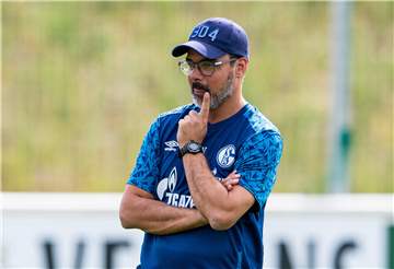 Schalkes Trainer David Wagner: Mit 28 Spielern nach Tirol.