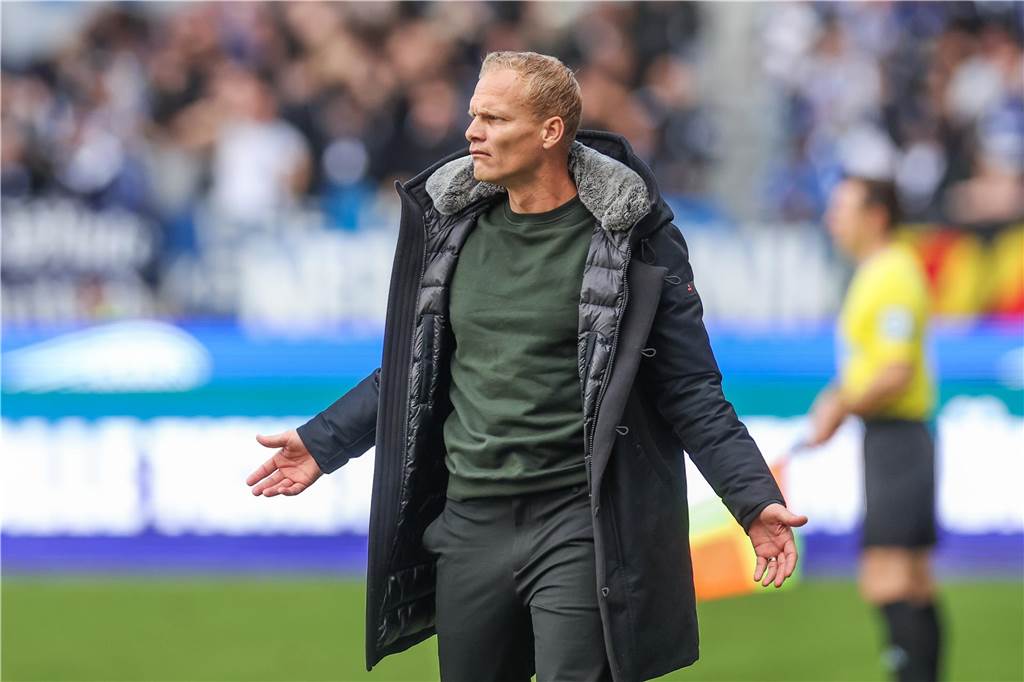 Schalke und die Suche nach einer Antwort Schalkes Trainer Karel Geraerts