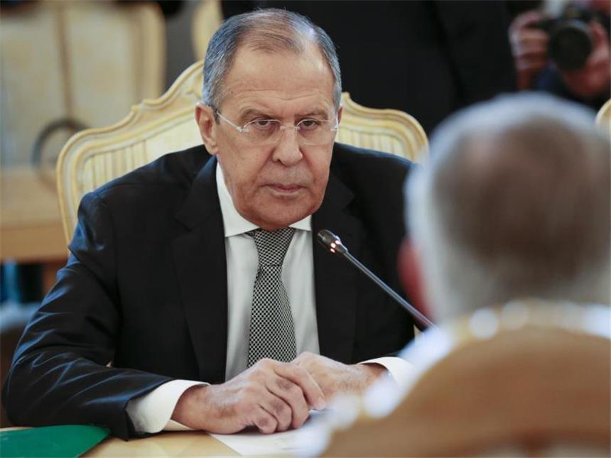 Verhärtete Fronten bei Treffen zwischen Putin und Tillerson "Scharfe Meinungsverschiedenheiten": Lawrow spricht mit seinem Amtskollegen Tillerson. Foto: Ivan Sekretarev