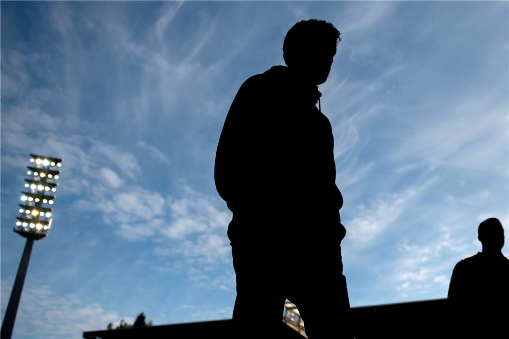 Neuer Whatsapp-Terror von Lügen-Trainer Christian P.: Er droht mit Klage und fordert Geld Schattenmensch Christian P.: Seine wahre Identität müssen wir schützen (Symbolbild).
