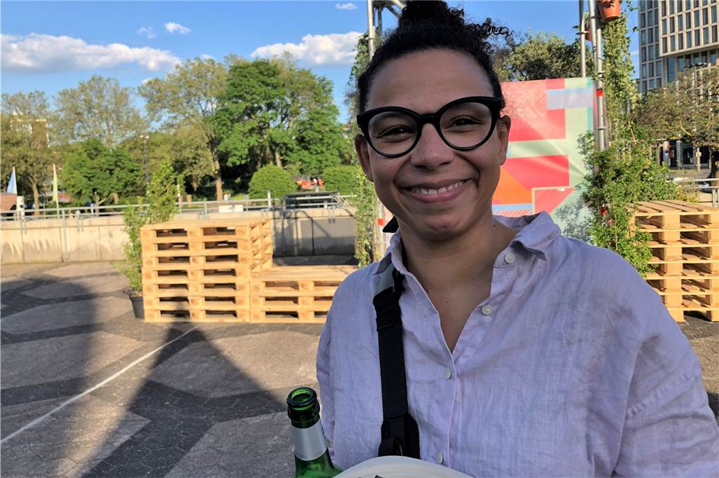 Theater hat endlich wieder Zuschauer – und dabei fast unglaubliches Glück Schauspielchefin Julia Wissert war begeistert, endlich wieder eine Veranstaltung vor Zuschauern anbieten zu können
