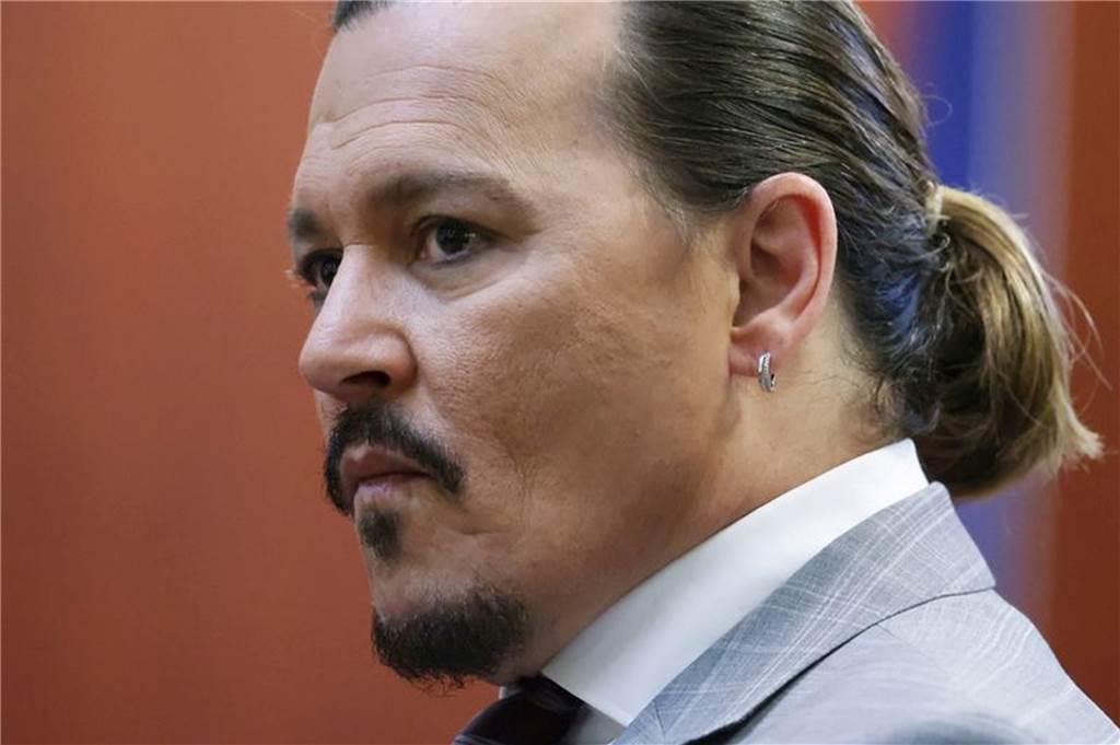 Countdown im Rosenkrieg zwischen Johnny Depp und Amber Heard Schauspieler Johnny Depp streitet sich mit seiner ehemaligen Ehefrau Amber Heard vor Gericht.