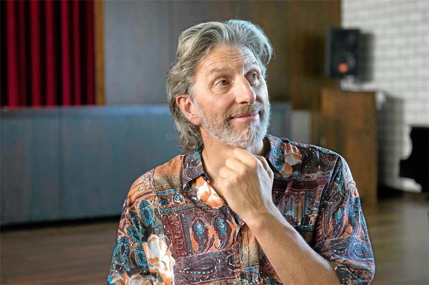 Rufus Beck kommt Ende Januar nach Lünen Schauspieler Rufus Beck gastiert am 26. Januar um 20 Uhr im Hilpert-Theater. In der Neuinszenierung von Ibsens „Ein Volksfeind“ spielt der vielseitige Künstler die Hauptrolle, den Kurarzt Dr. Stockmann.