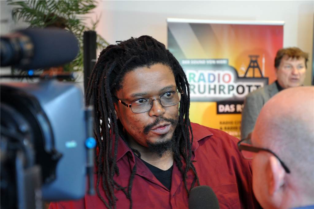 Castrop-Rauxel bekommt ein eigenes Musical - „Radio Ruhrpott“ startet am 2. Mai Schauspieler Tlako Mokgadi mimt den Radiomoderator Sam Maldock. Mokgadi war früher Betriebsschlosser bei der RAG und hat selber unter Tage gearbeitet.
