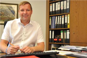 Schermbecks Bürgermeister Mike Rexforth ist in den letzten Monaten massiv bedroht und beschimpft worden – auch nachts zu Hause am Telefon.
