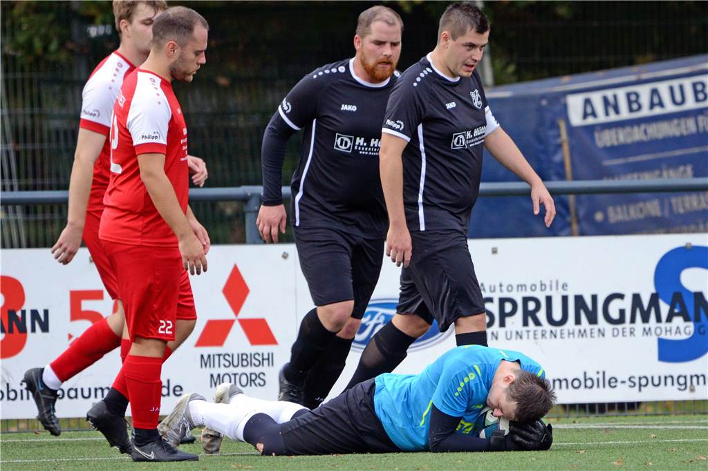 Julian Diedrich sichert den Ball